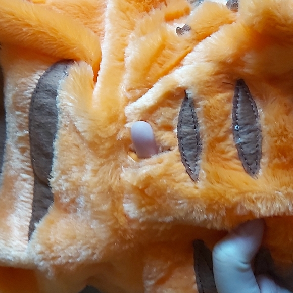 NEW!! Disney Tigger costume - Picture 3 of 7